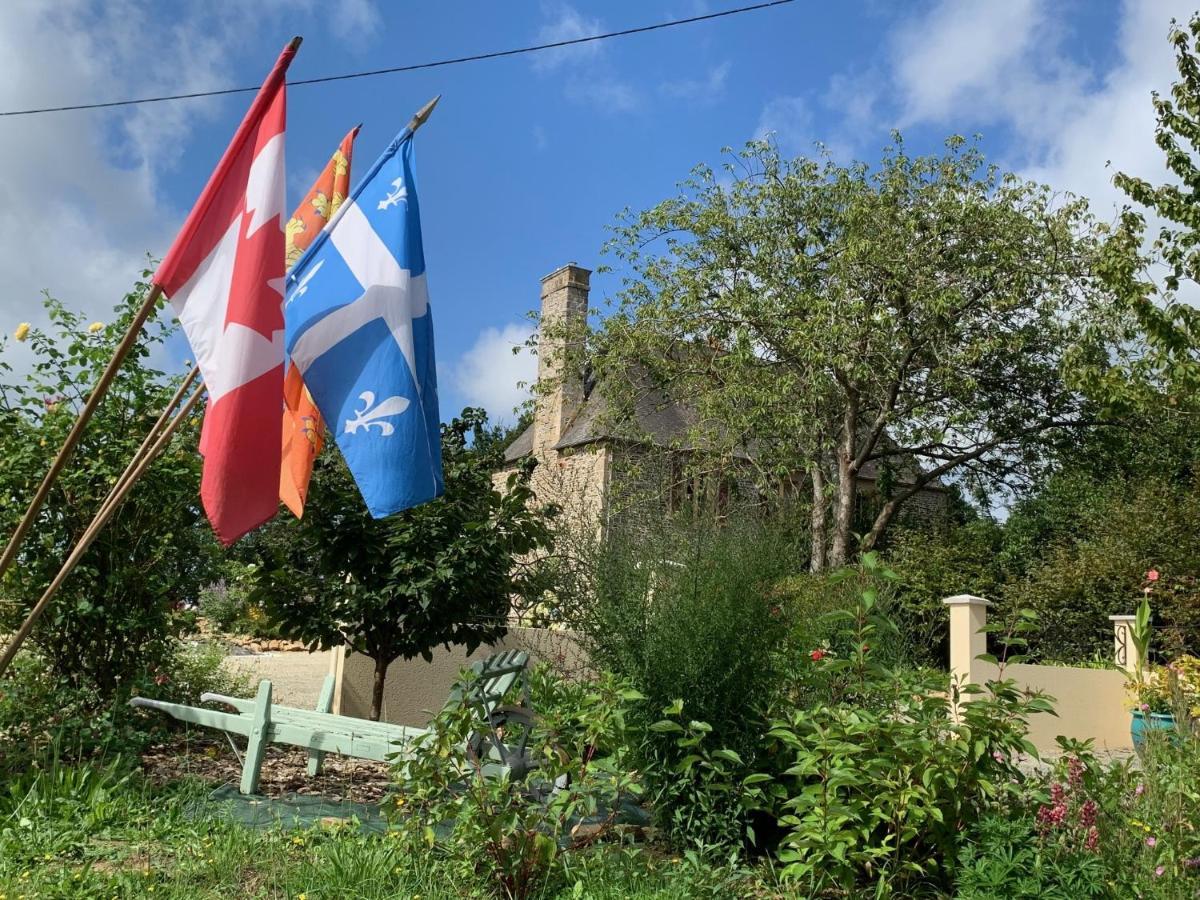 Le Petit Manoir Bed & Breakfast Isigny-le-Buat Exterior photo