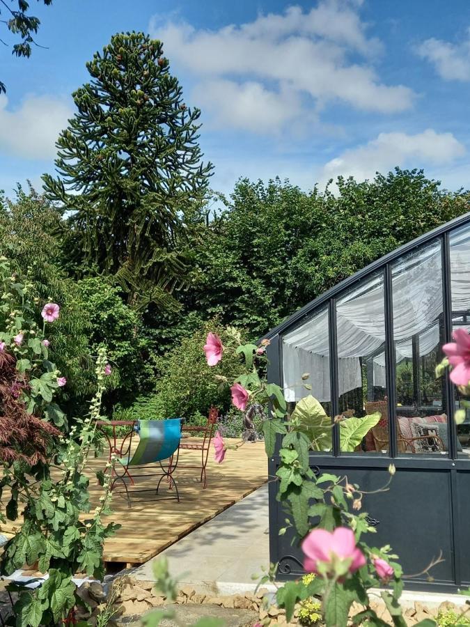 Le Petit Manoir Bed & Breakfast Isigny-le-Buat Exterior photo