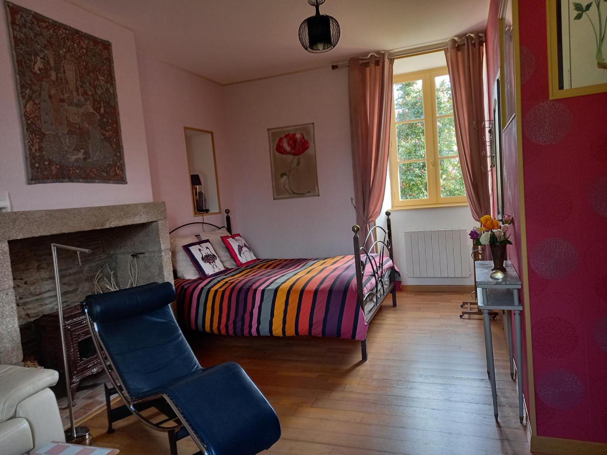 Le Petit Manoir Bed & Breakfast Isigny-le-Buat Exterior photo
