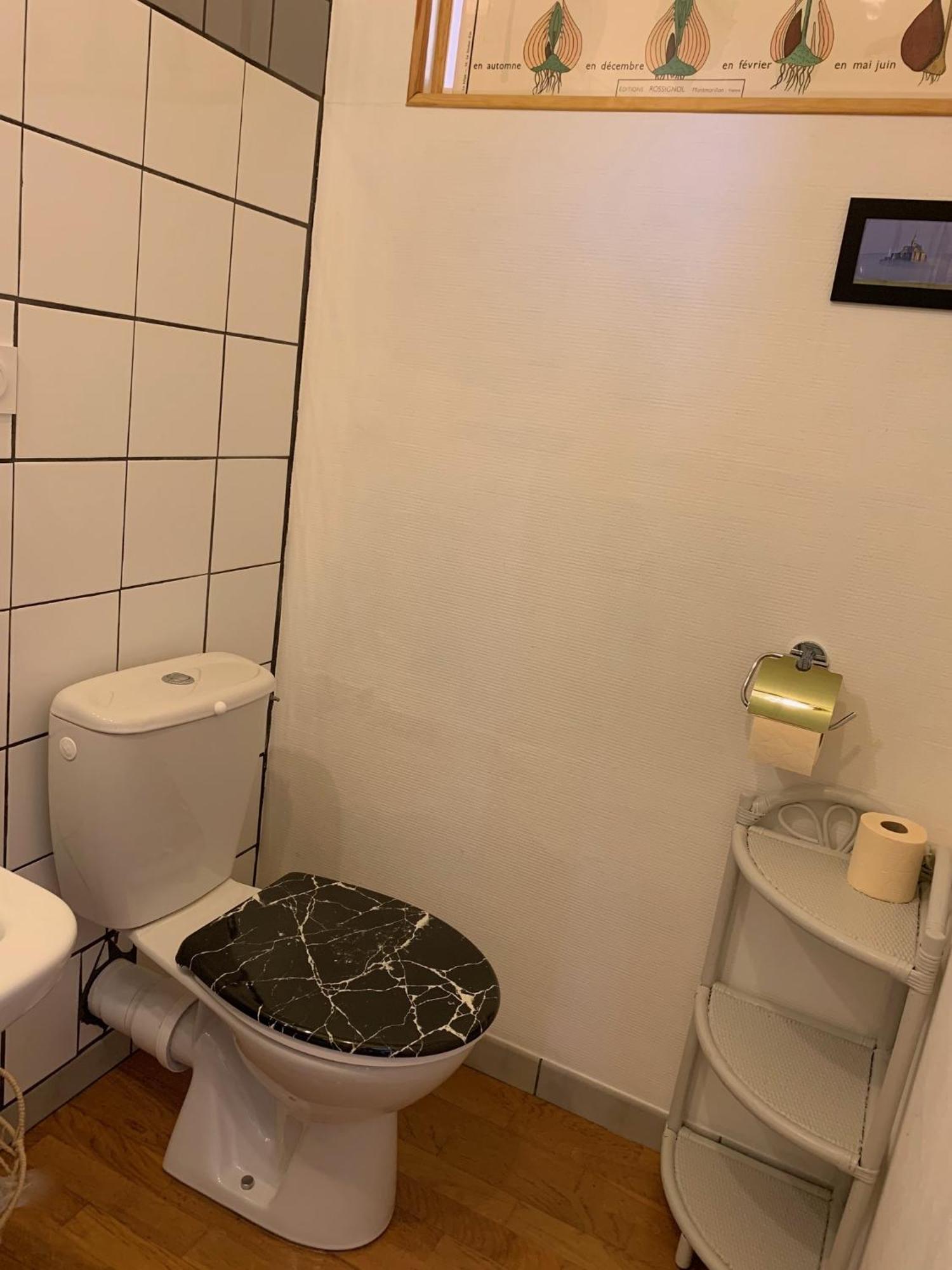 Le Petit Manoir Bed & Breakfast Isigny-le-Buat Exterior photo