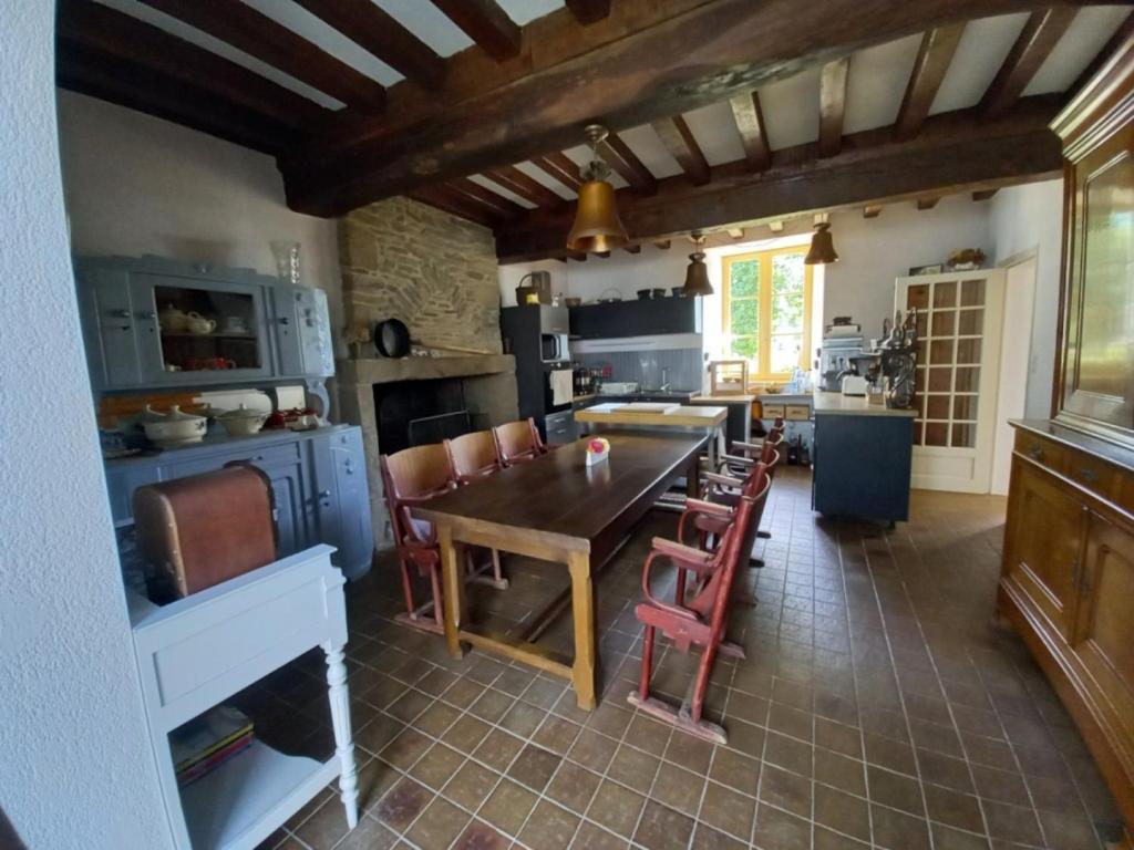 Le Petit Manoir Bed & Breakfast Isigny-le-Buat Exterior photo