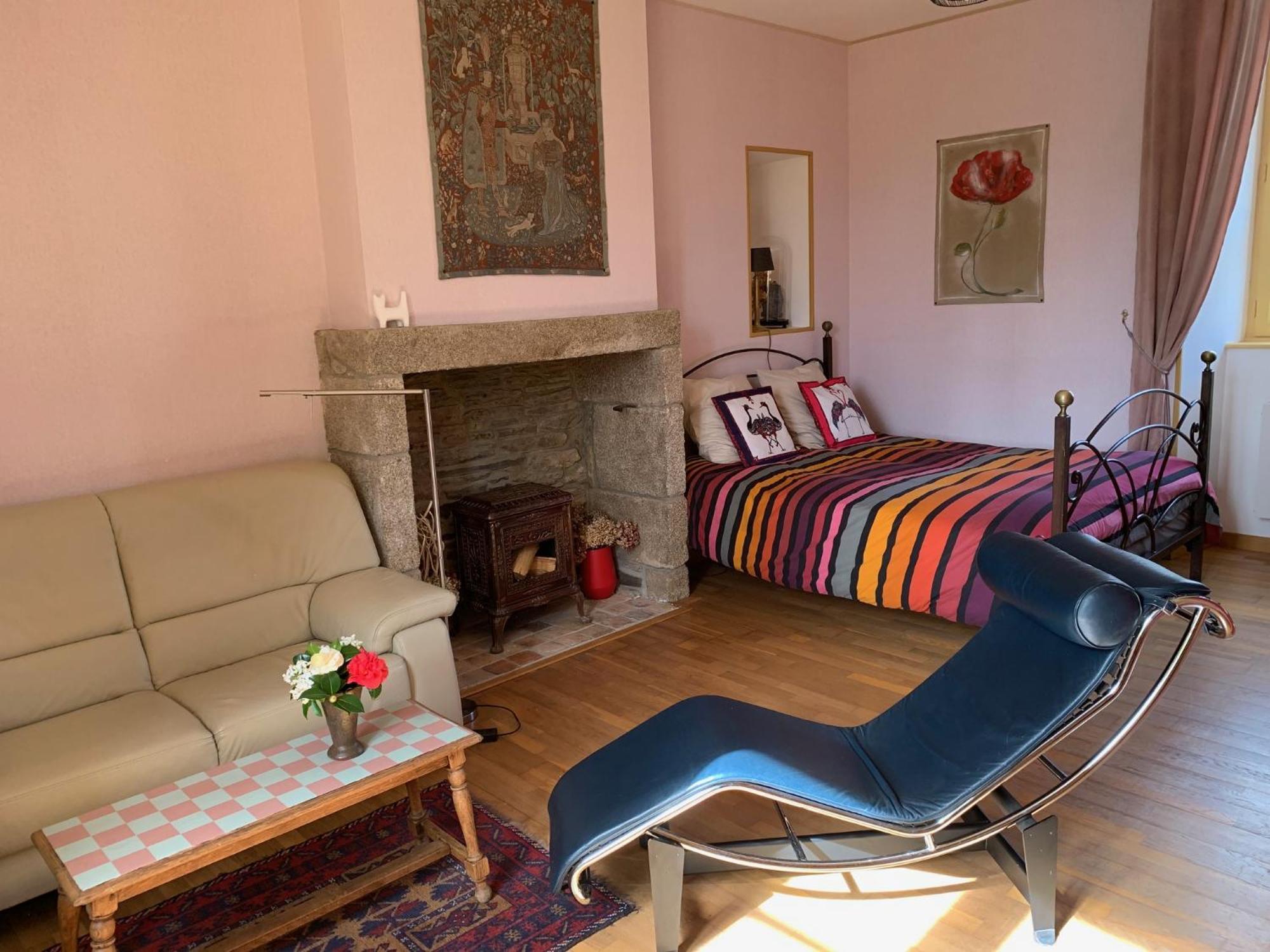 Le Petit Manoir Bed & Breakfast Isigny-le-Buat Exterior photo